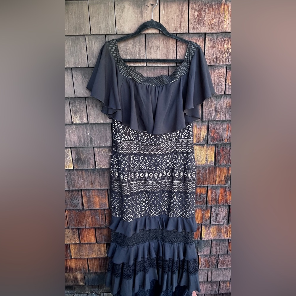 Tadashi Shoji black beige maxi formal gown • elegant resort wear • size 14 - Picture 10 of 10